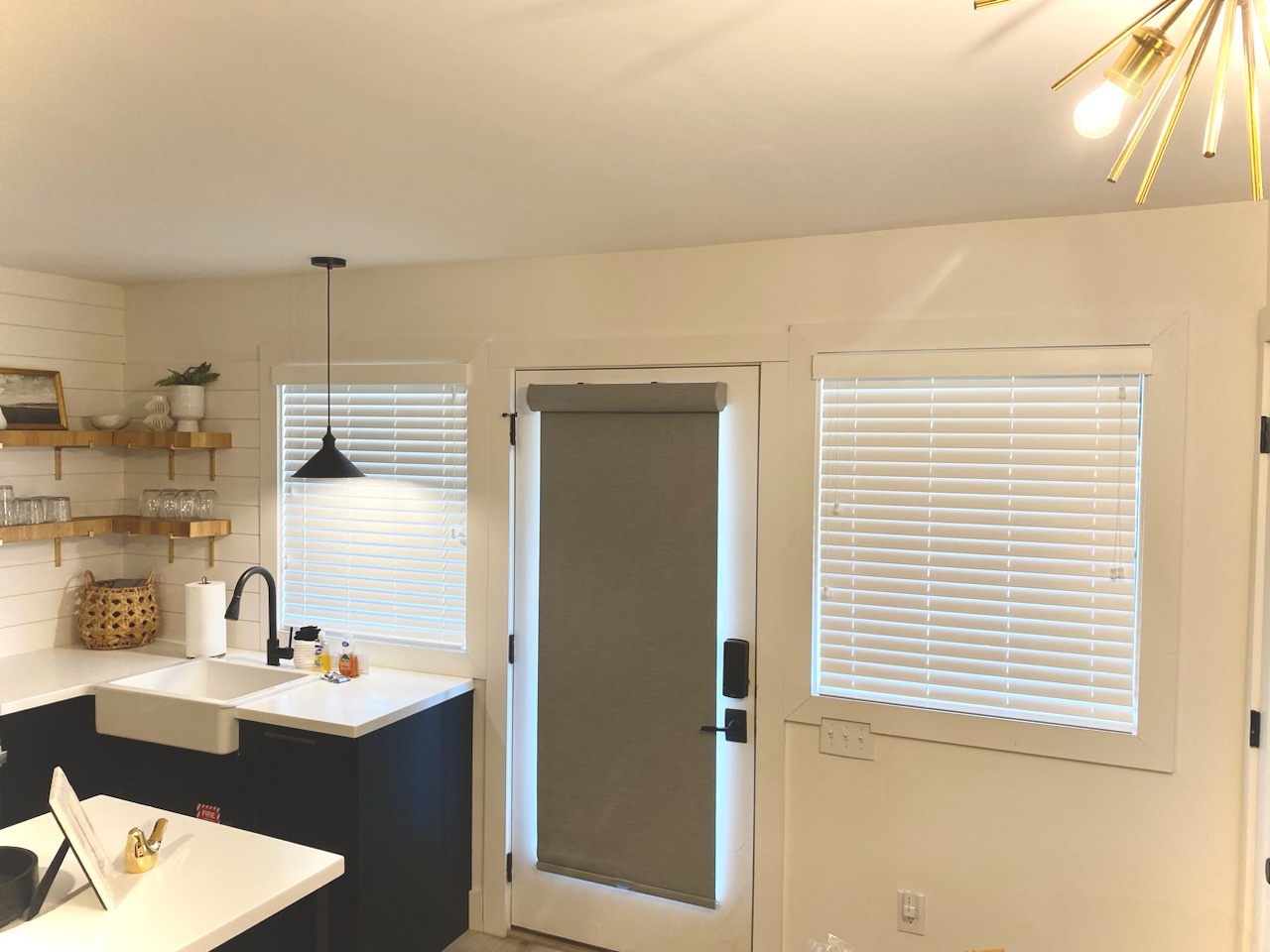 Infuse your kitchen with a blend of modern minimalism and functional beauty with our sleek blinds. T Budget Blinds of Knoxville & Maryville Knoxville (865)588-3377