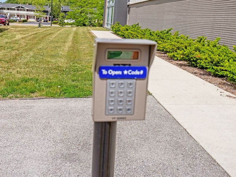 3933_Drive Through Hallways