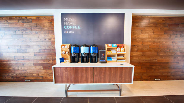 Images Holiday Inn Express & Suites Houston SW - Galleria Area by IHG