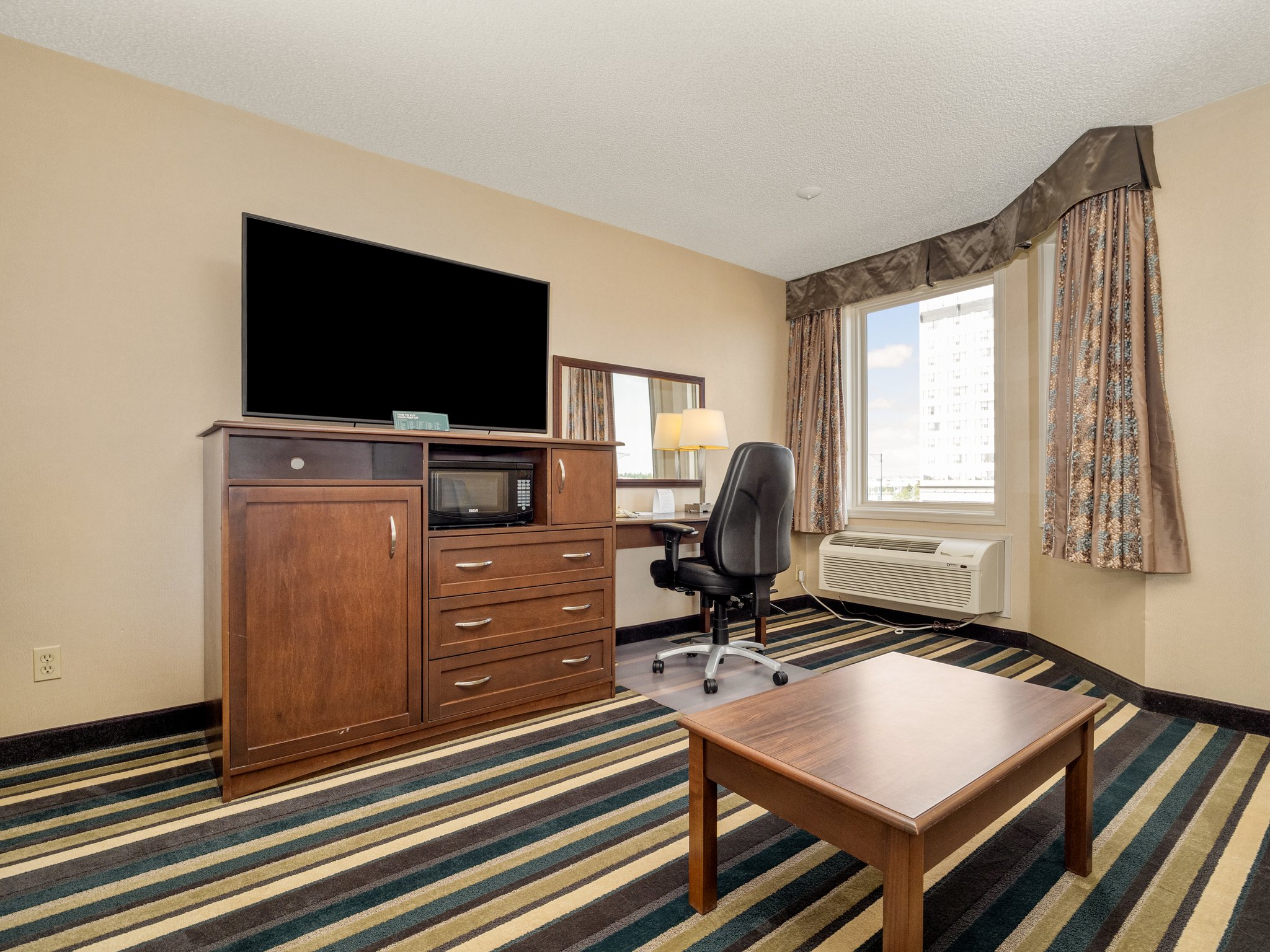 Images Holiday Inn Conference Ctr Edmonton South by IHG