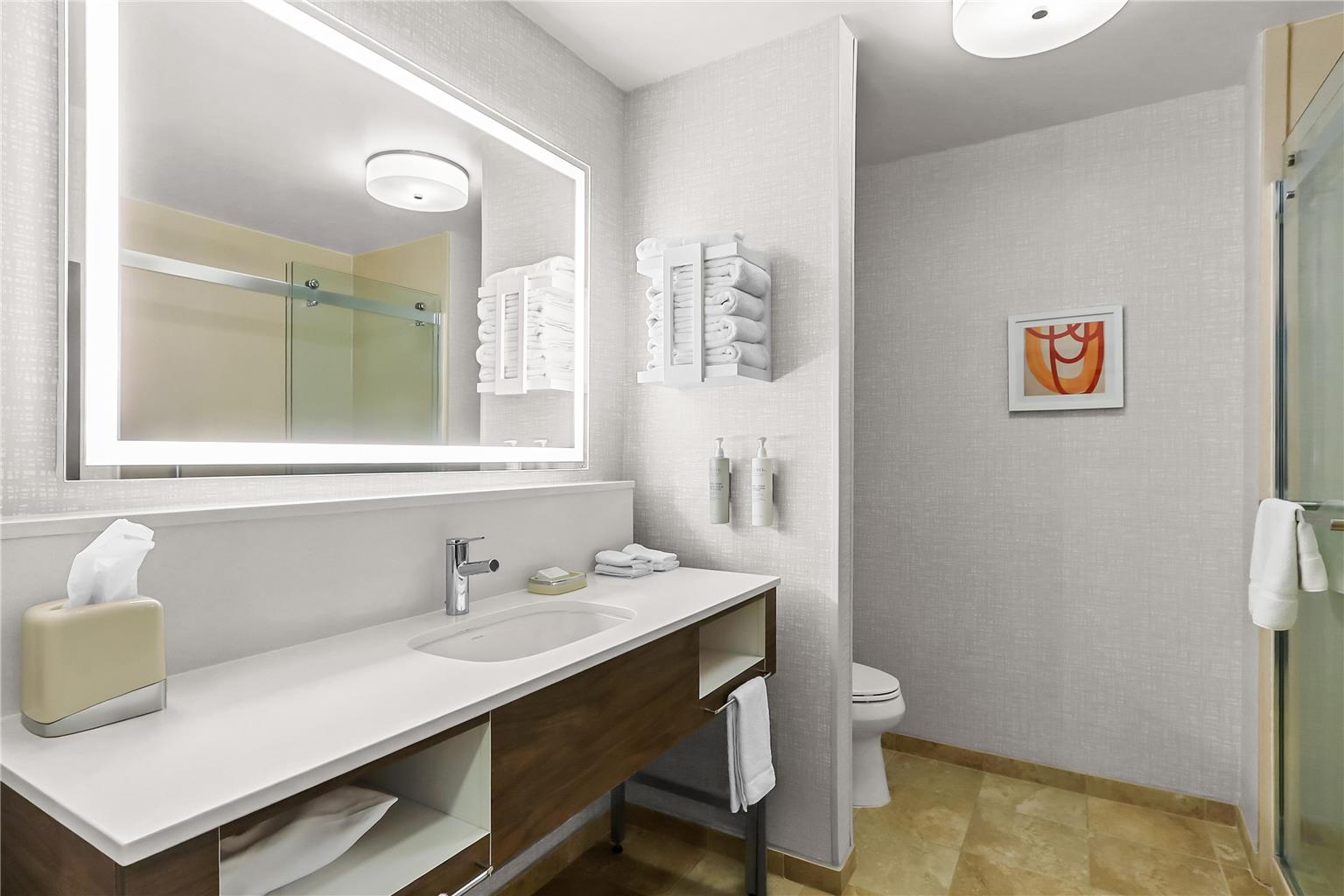 Guest room bath
