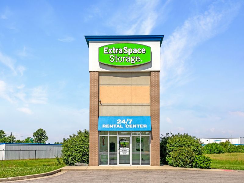 Beauty Image - Storage Express at 2950 S Lynhurst Dr, Indianapolis, IN 46241 