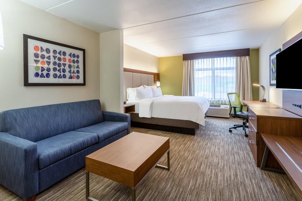 Images Holiday Inn Express & Suites Cedar Falls - Waterloo by IHG