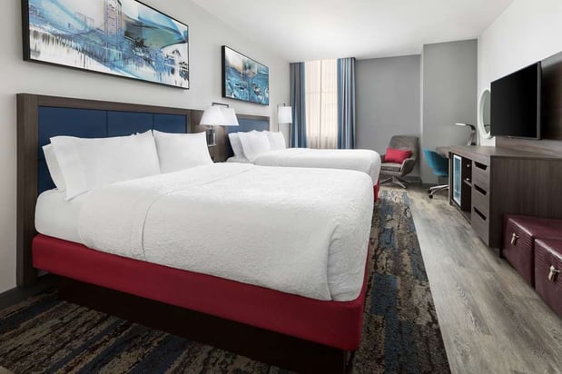 Images Hampton Inn & Suites Baltimore Inner Harbor