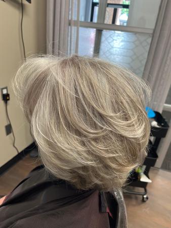 Images Adelia Varga Salon