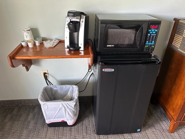 Images Redwood Inn & Suites