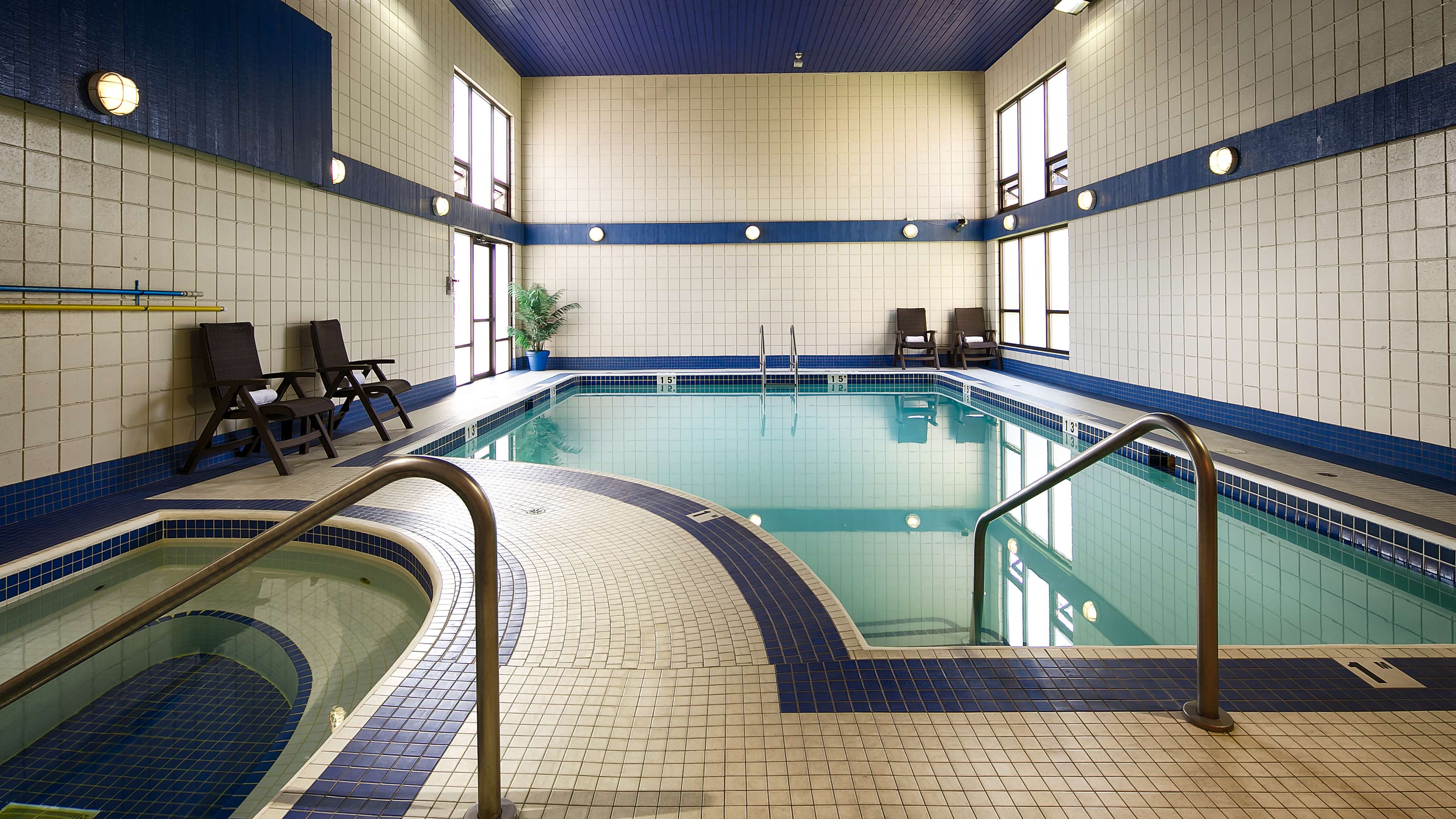 Best Western Plus Regency Inn & Conference Centre à Abbotsford: Indoor Pool