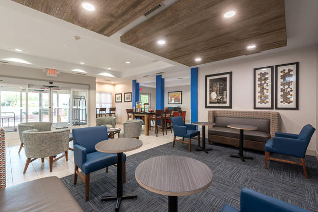 Images Holiday Inn Express & Suites Lagrange by IHG