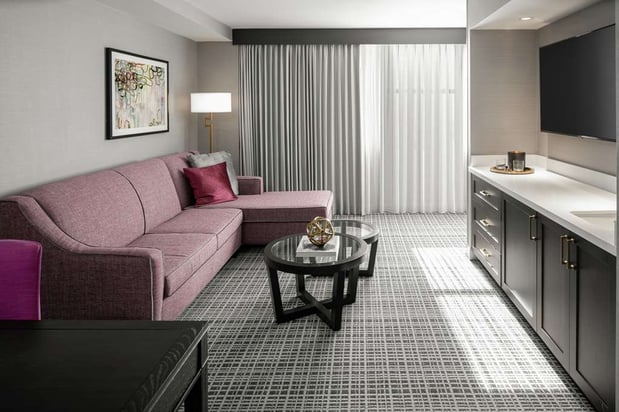 Images The Axis Moline Hotel, Tapestry Collection by Hilton