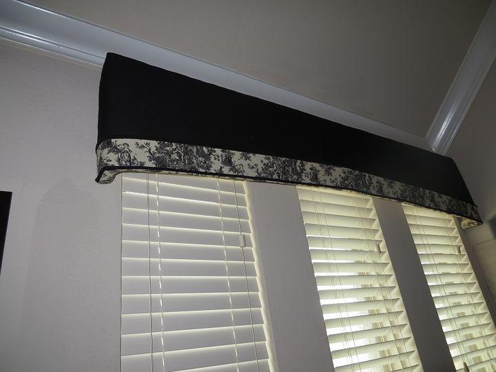 Bring drama to every corner of your home. We love how these Sugar Land, TX, homeowners bring some style to their sleek Composite Blinds with a patterned Valance. #BudgetBlindsKatySugarLand #FreeConsultation #CompostieBlinds #CustomInspiredValance #WindowWednesday #SugarLandTX