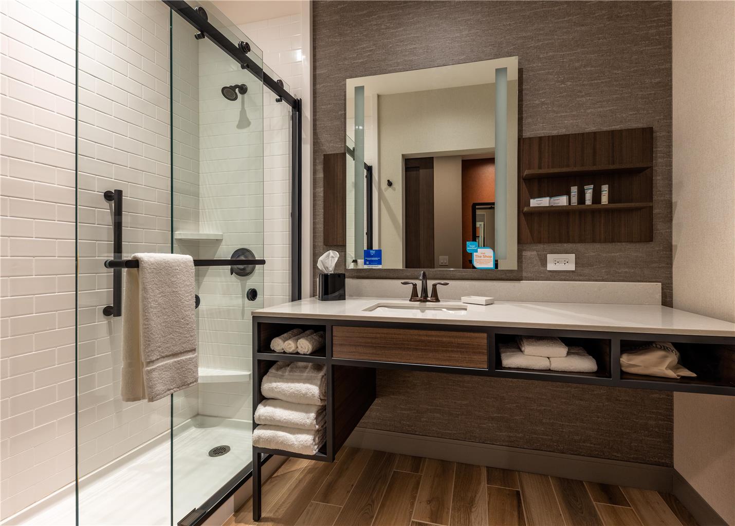 Guest room bath 