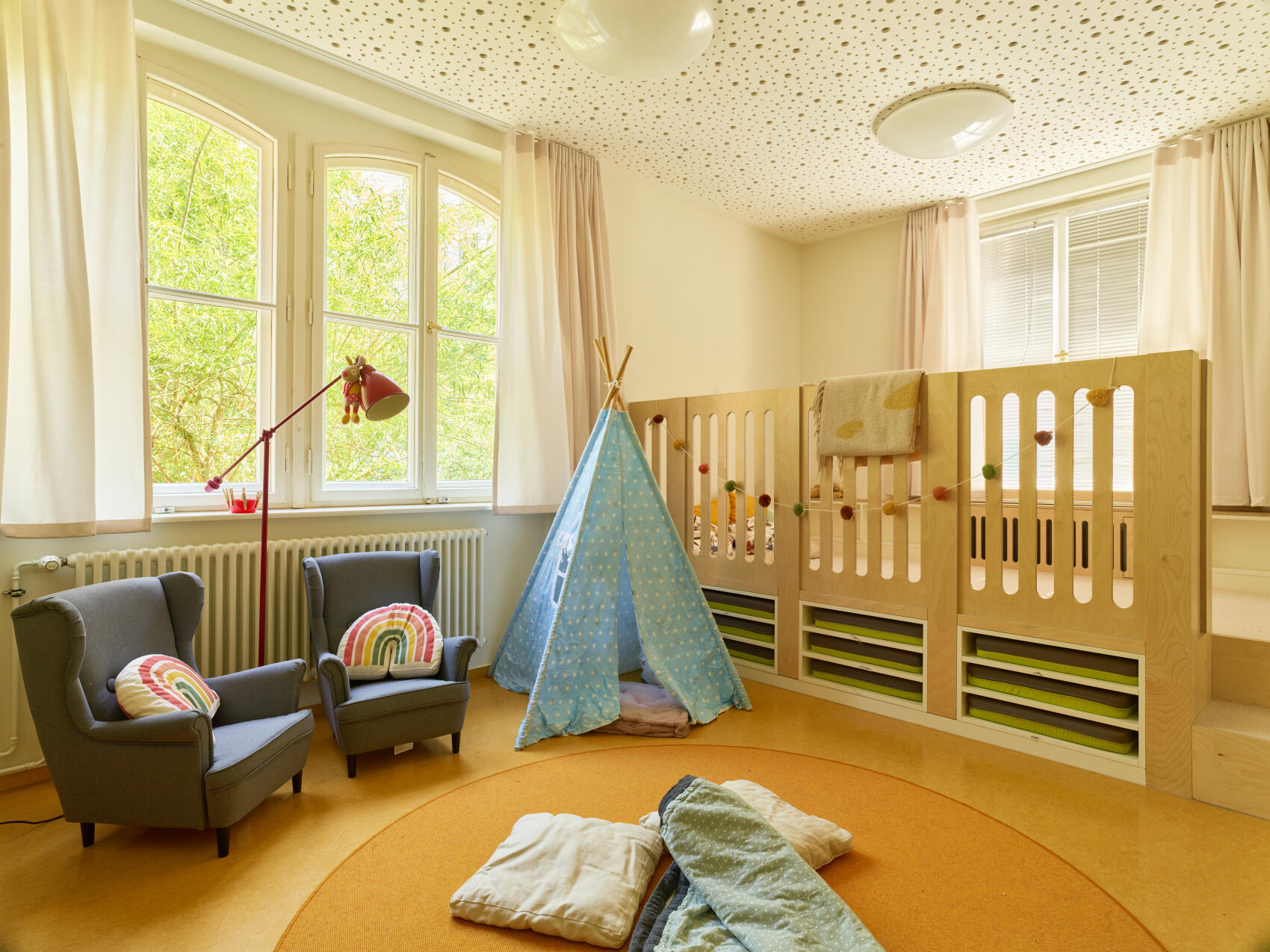 FRÖBEL-Kindergarten Kleine Füße - Naseweis, © 2024 bullahuth fotografie & gestaltung, FRÖBEL e.V. Alle Rechte vorbehalten.