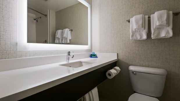 Images Holiday Inn Express & Suites Everett by IHG
