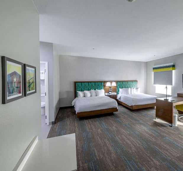 Images Hampton Inn & Suites Cleburne