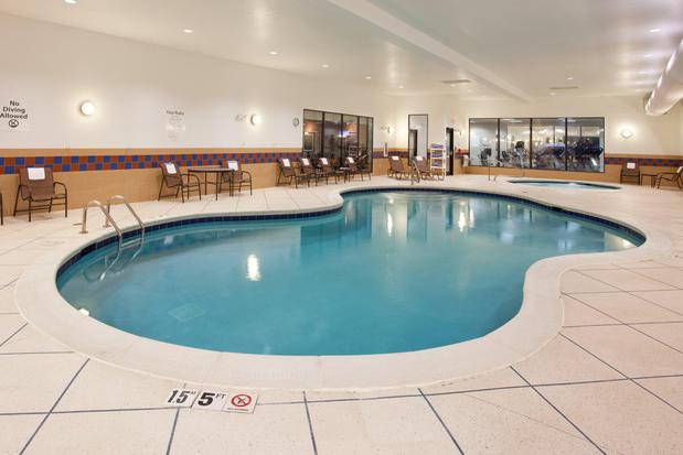 Images Holiday Inn Express & Suites Zanesville North, an IHG Hotel