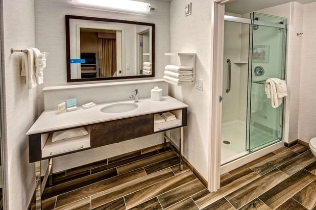 Images Hampton Inn & Suites Franklin Berry Farms