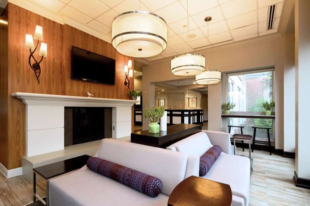 Images Hilton Garden Inn Auburn Riverwatch