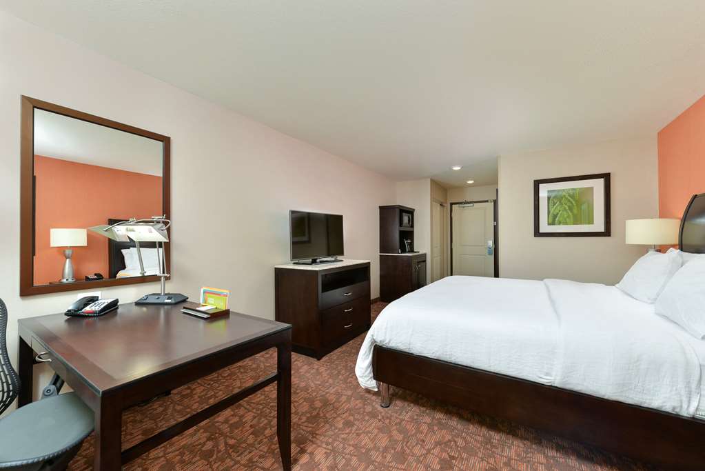 Guest room Hilton Garden Inn Cincinnati/West Chester West Chester (513)860-3170