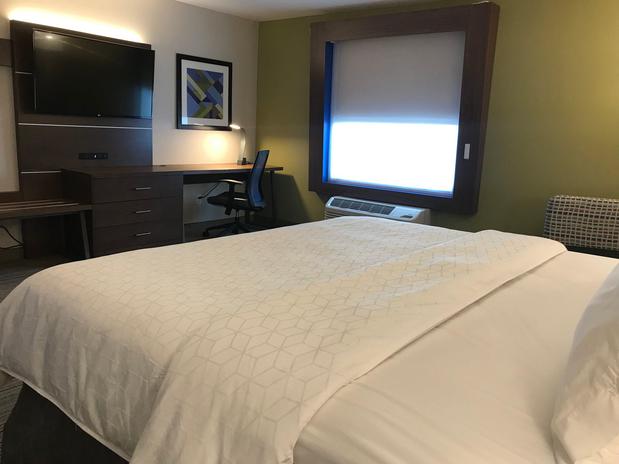 Images Holiday Inn Express & Suites Hannibal - Medical Center by IHG