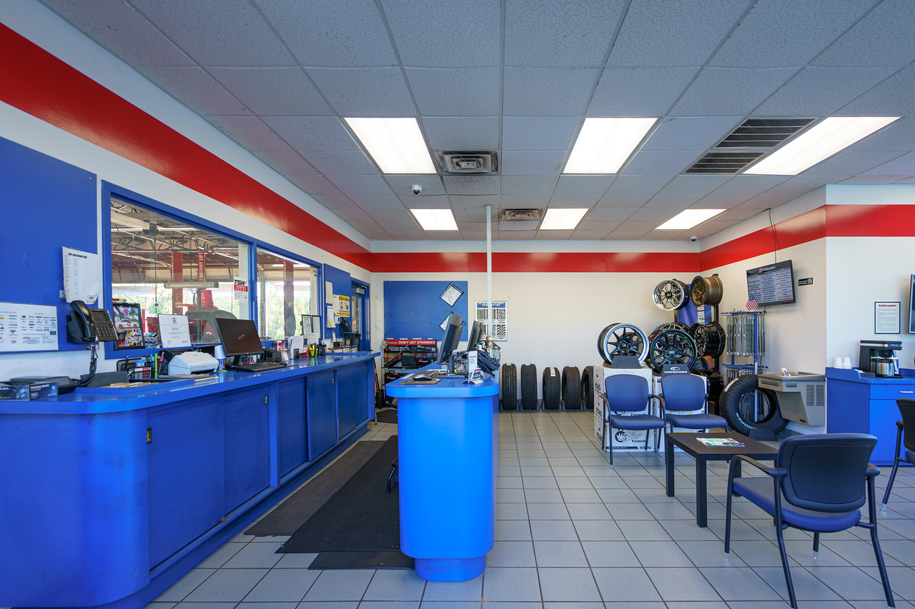 Tire Discounters on 4414 Brandt Pike in Dayton