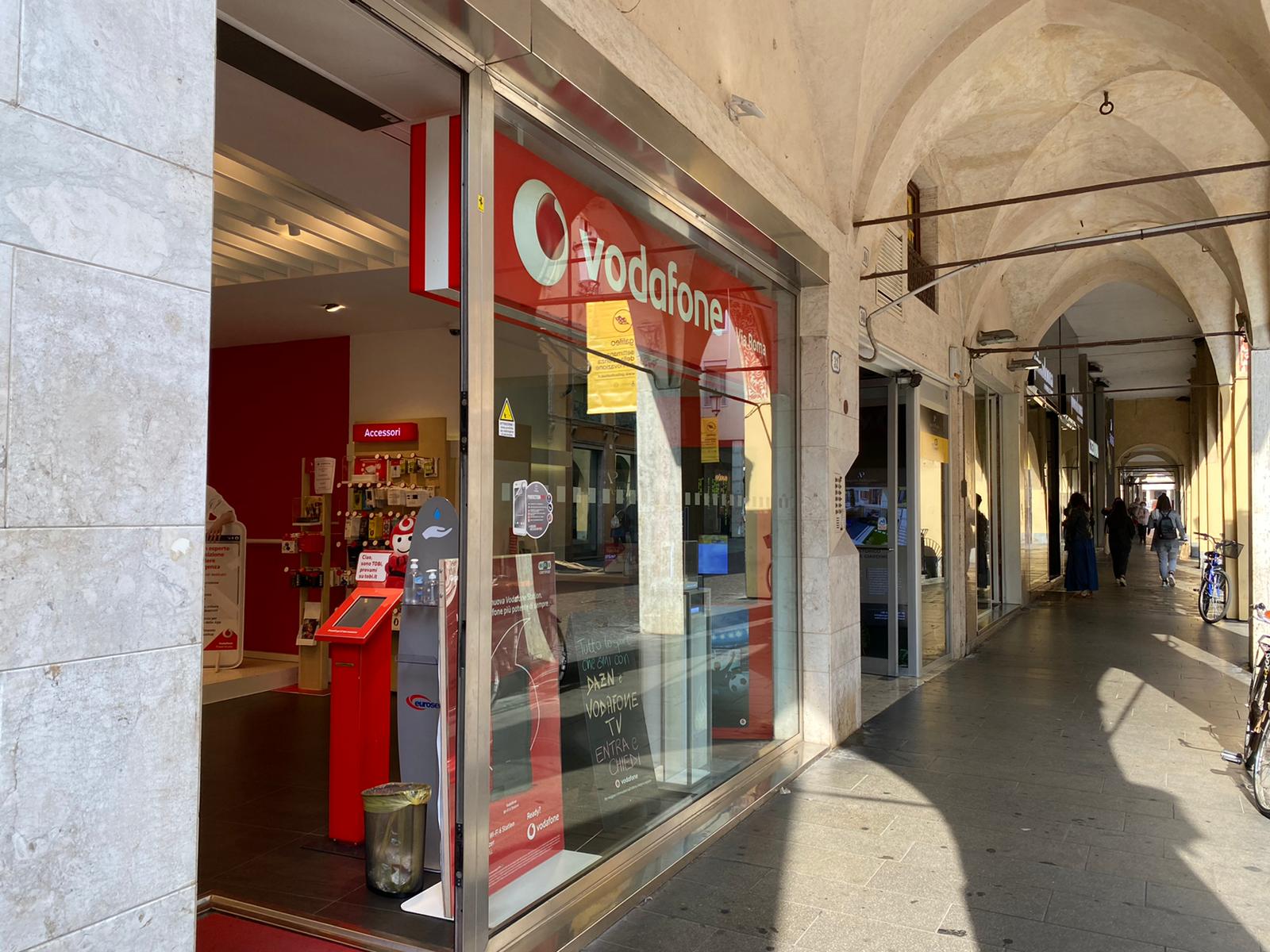 Images Vodafone Store | Via Roma