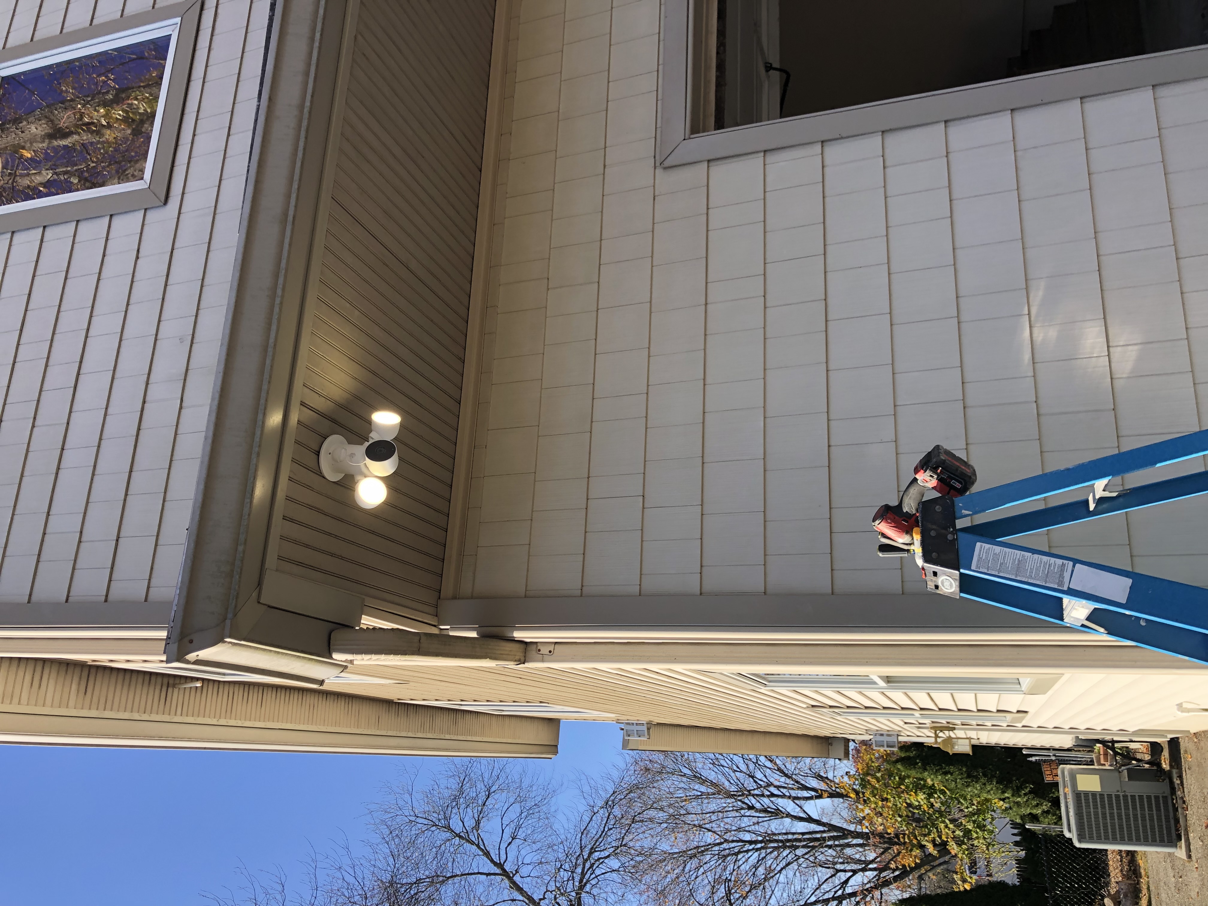 TWO Electrical Contracting just installed a neat and cutting edge electrical product. A Google Nest camera with floodlight. Electrical product that has 1080p HDR video, connects to homeowners Wi-Fi and so much more. Even a feature that can detect familar faces with a Nest Aware feature.