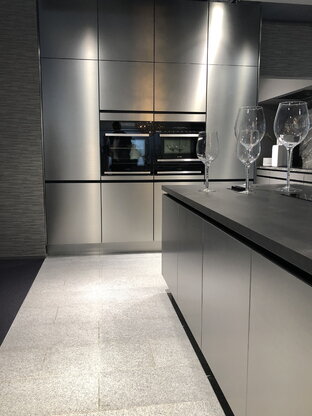 lax hausgeräte GmbH & Co. KG, Hohenstaufenring 47-51 in Köln