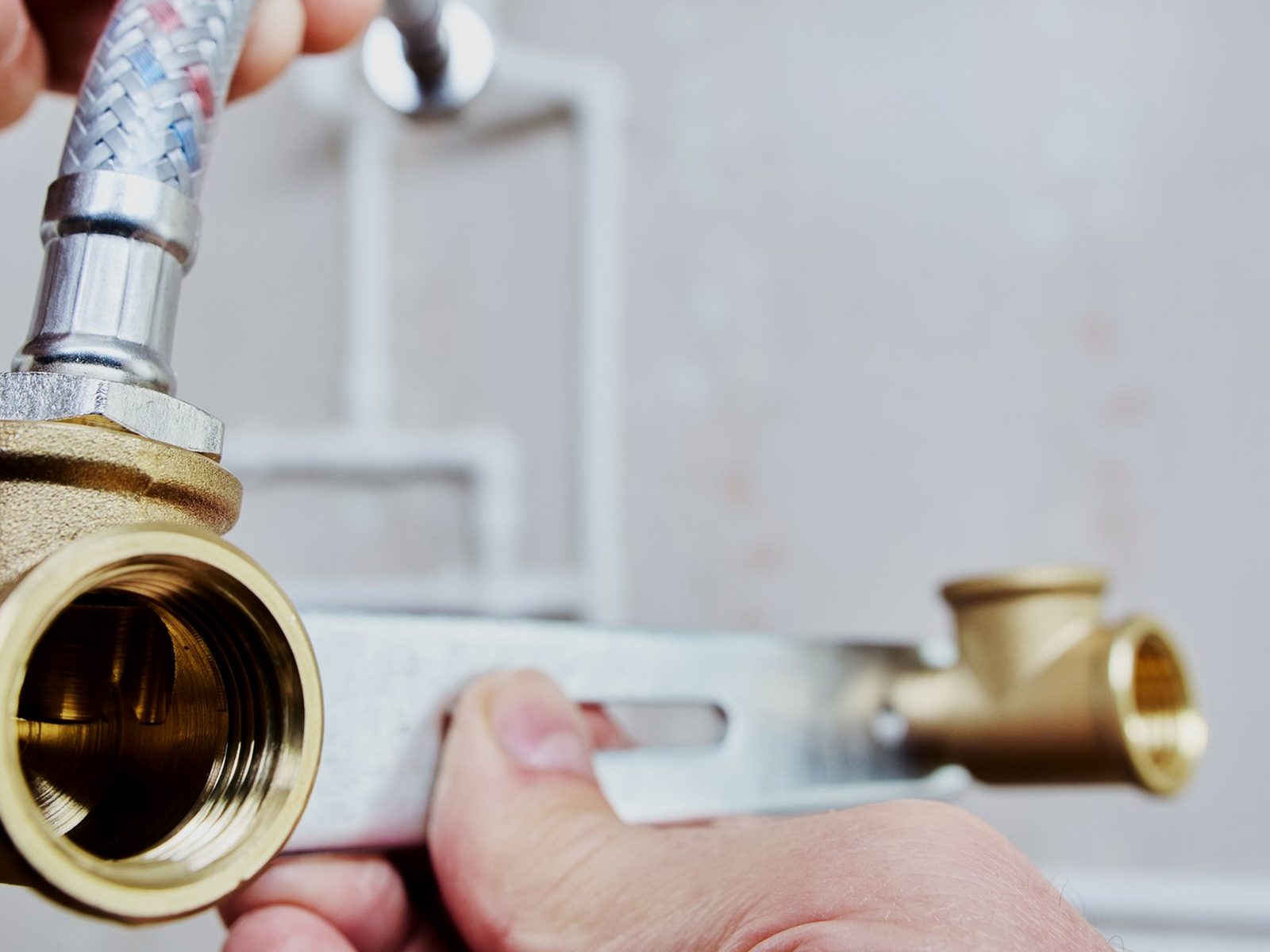 E &amp; Z Plumbing Logo