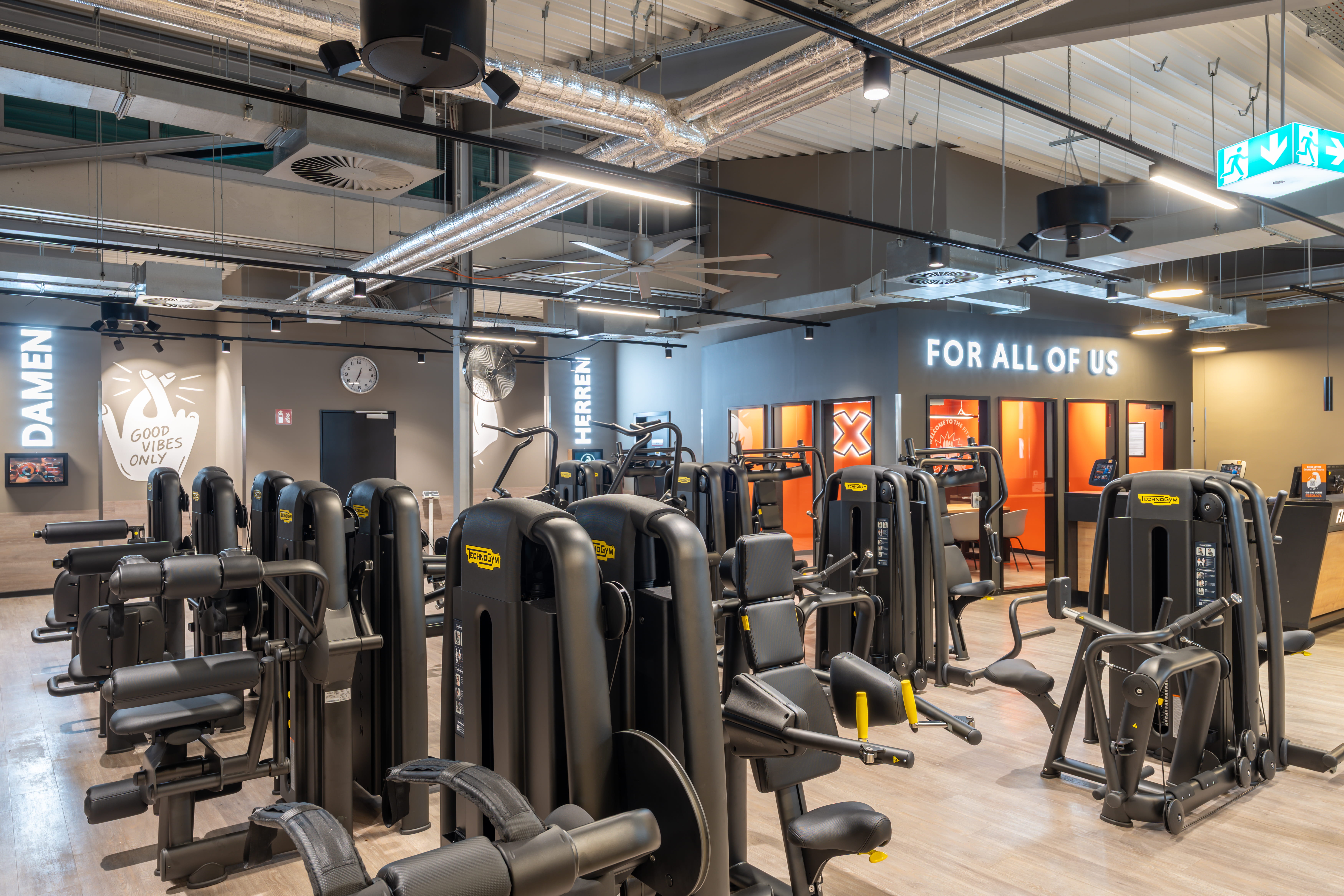 FitX Fitnessstudio, Rheinstraße 7 in Neuss