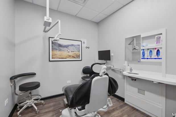 Images Thomas F. Brown, DDS