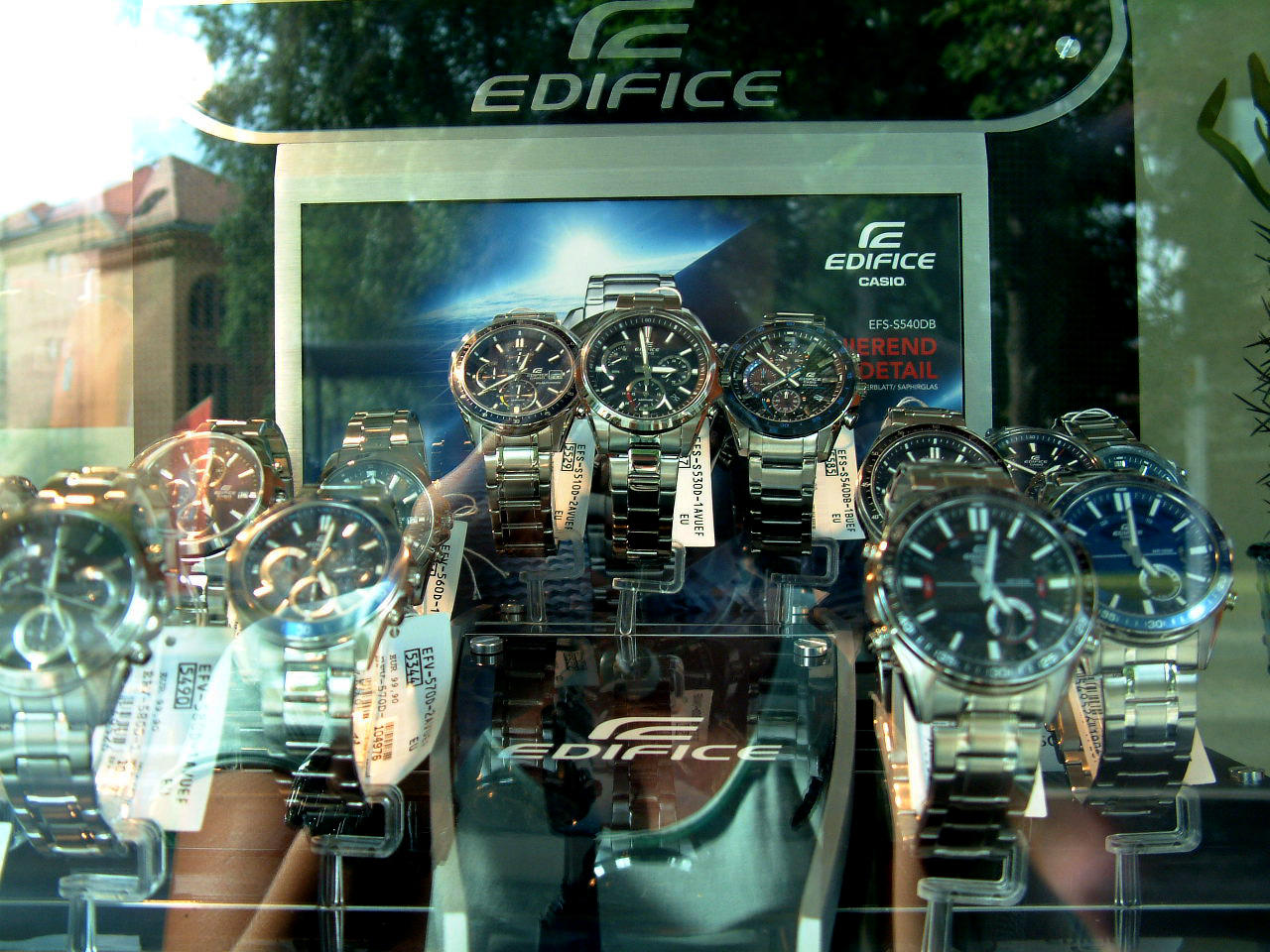 Die neuen Modelle der Serie EDIFICE von Casio sind eingetroffen.