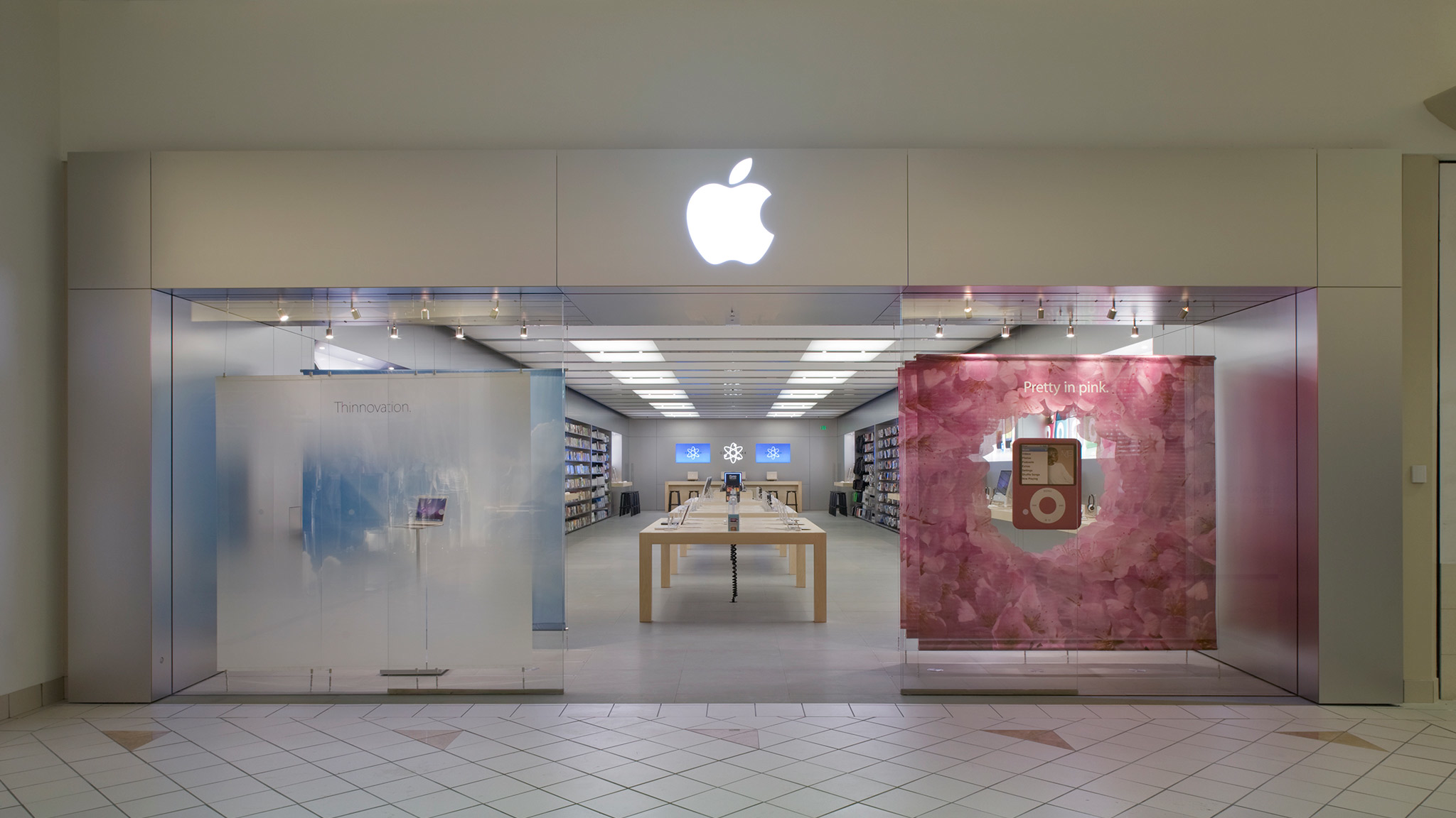 Electronics Store in TX Houston 77070 Apple Willowbrook Mall 2000 Willowbrook Drive (281)571-4400