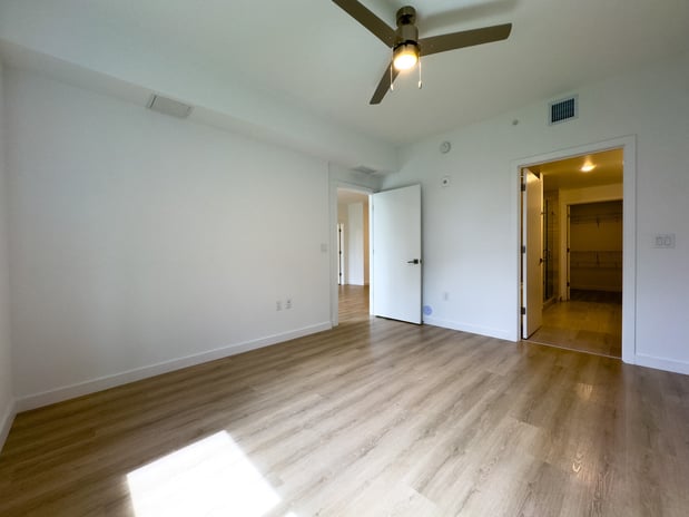 Images Caroline Golden Glades