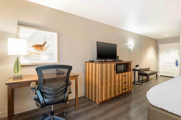 Images Best Western Cedar Inn & Suites