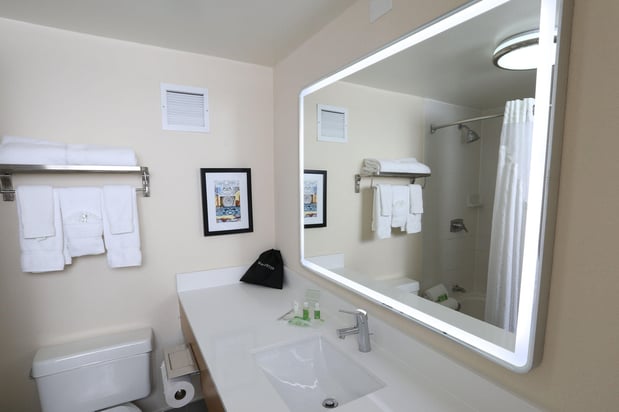 Images Holiday Inn & Suites Chicago North Shore (Skokie) by IHG