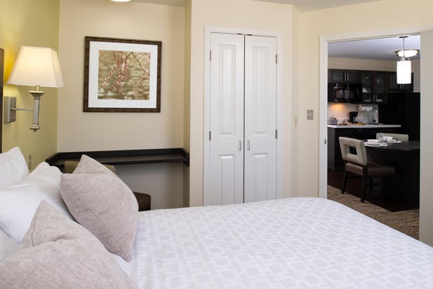 Images Candlewood Suites Olathe - Kansas City Area by IHG