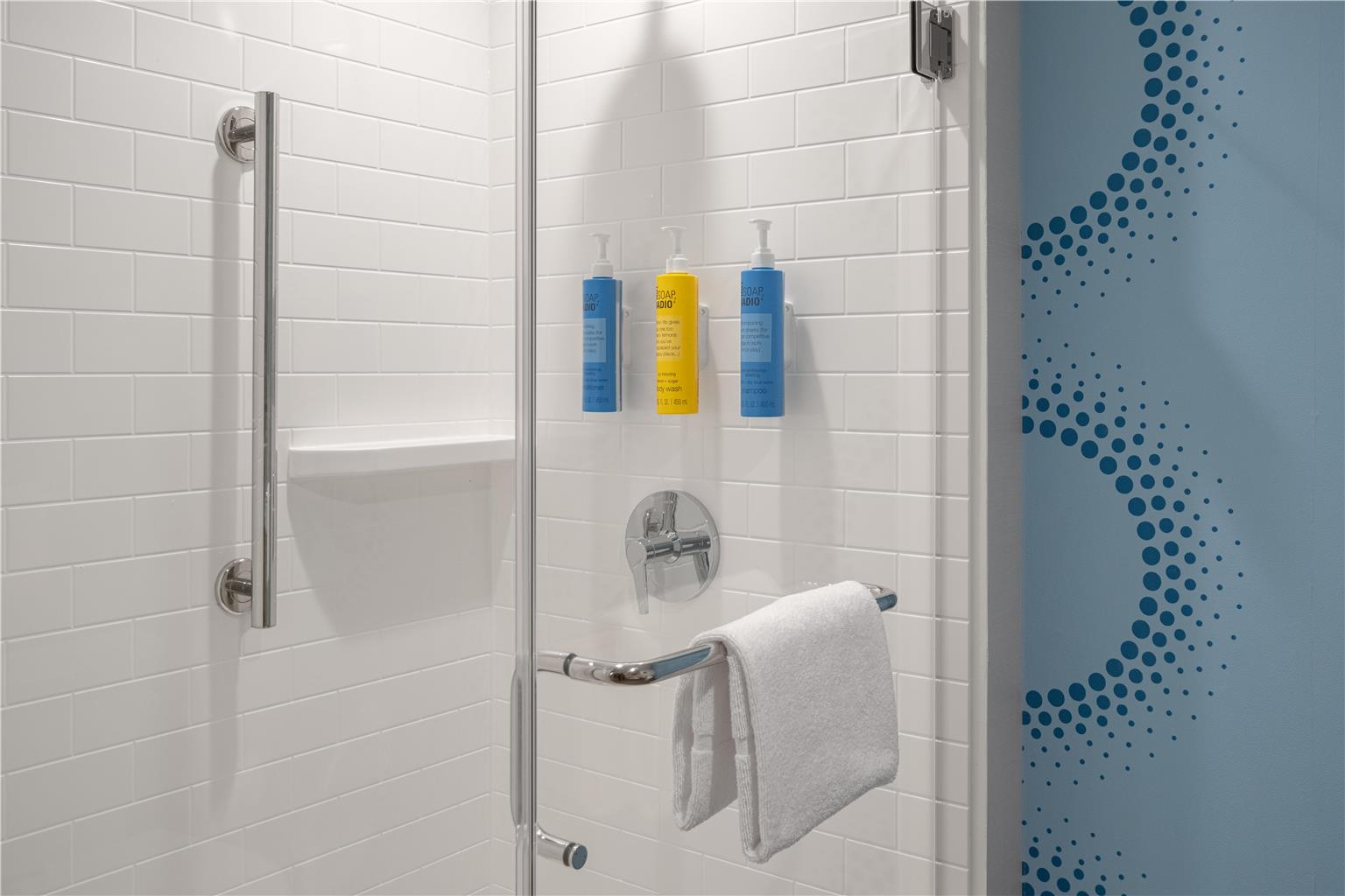 Guest room bath
