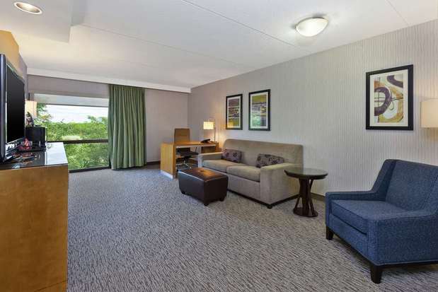 Images Embassy Suites by Hilton Auburn Hills
