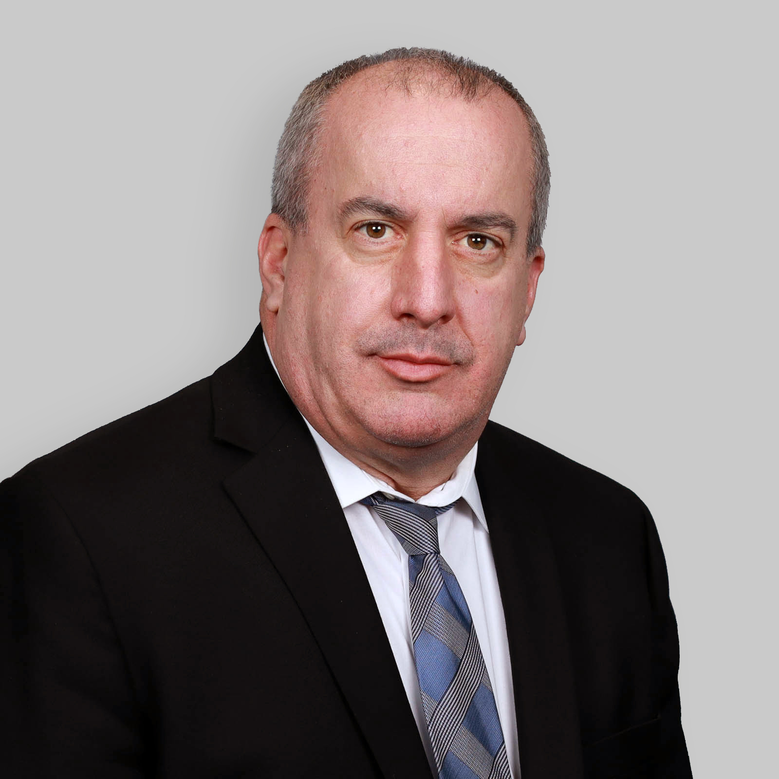 Headshot of Kenneth Gates, a wealth advisor at Chase