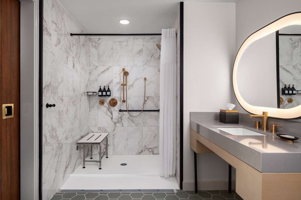 Guest room bath