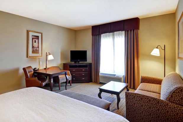 Images Hampton Inn & Suites Peoria at Grand Prairie, IL