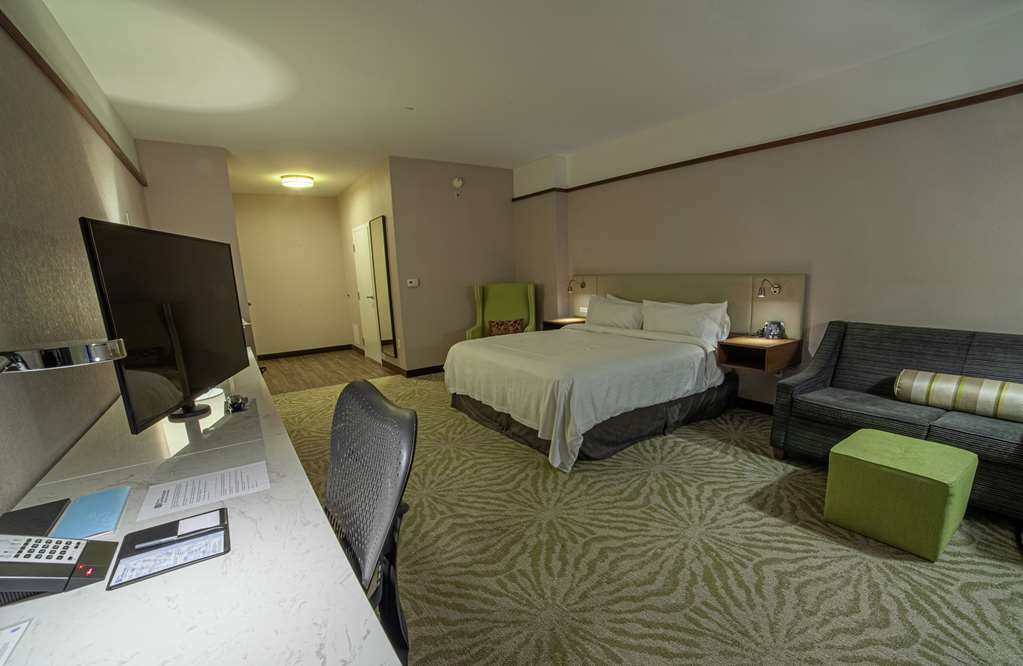 Guest room amenity Hilton Garden Inn Montreal Airport Montreal (514)788-5120