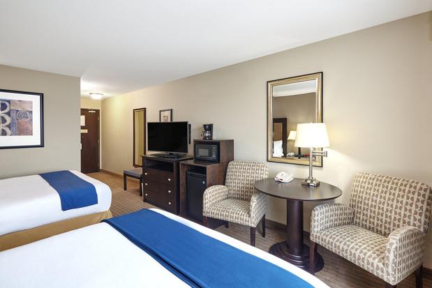 Images Holiday Inn Express & Suites Madison-Verona, an IHG Hotel