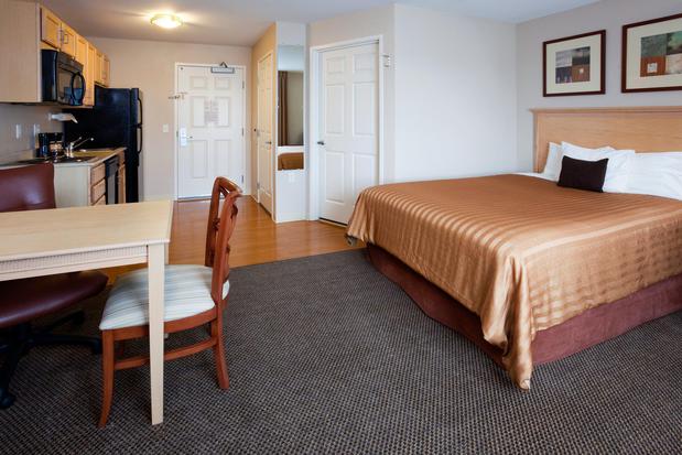 Images Candlewood Suites Milwaukee Brown Deer, an IHG Hotel
