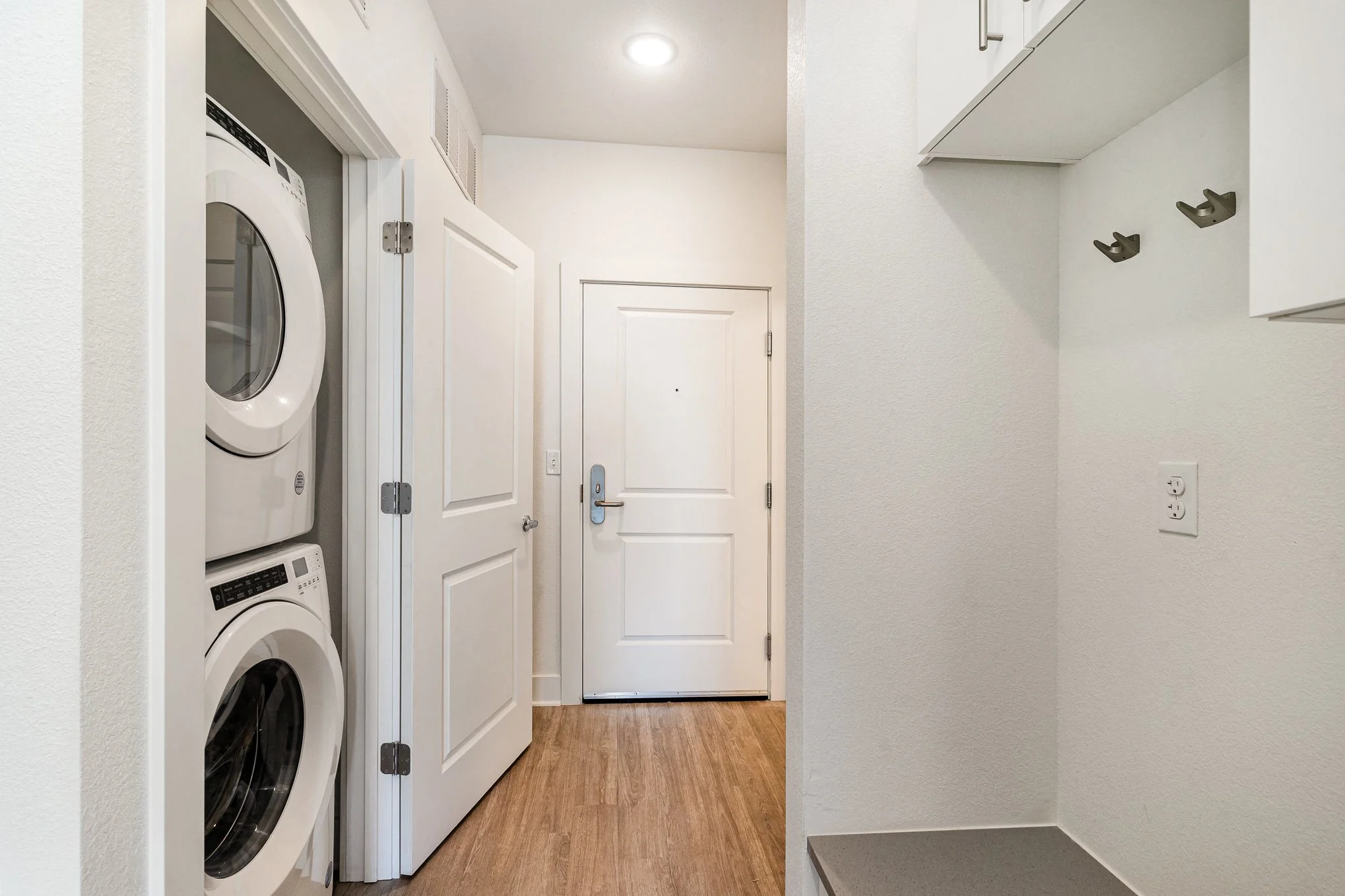 washer and dryer at Lansing City View Apartments 