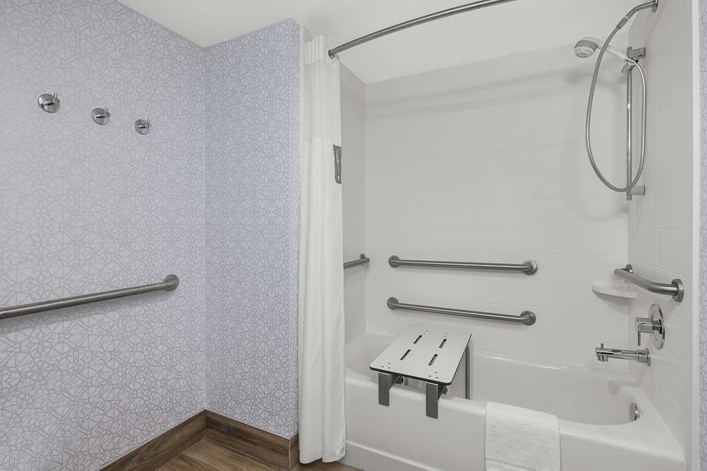 Guest room bath 