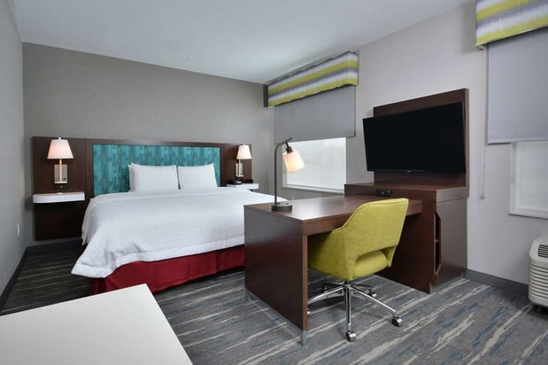 Images Hampton Inn & Suites by Hilton Charlotte North I 485