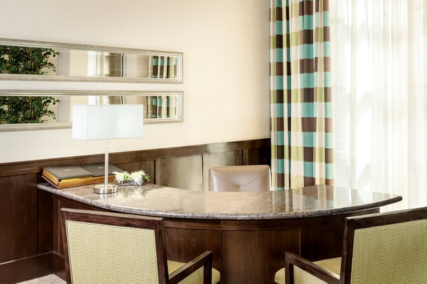 Images Crowne Plaza Anchorage-Midtown by IHG