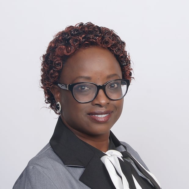 Images Lucy Sennes - Mutual of Omaha