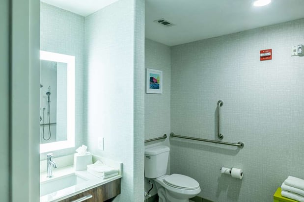 Images Hampton Inn & Suites Cleburne